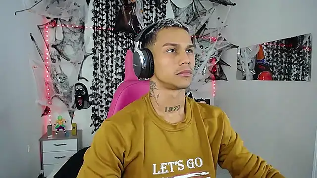 Leonard_Price live sex cam