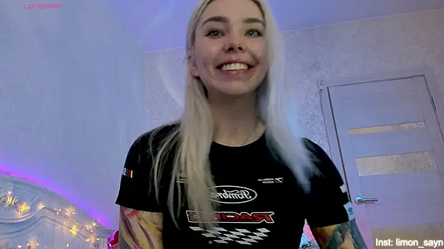 LillyMoure_ live sex cam