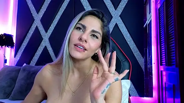 blonde_cat15 live sex cam
