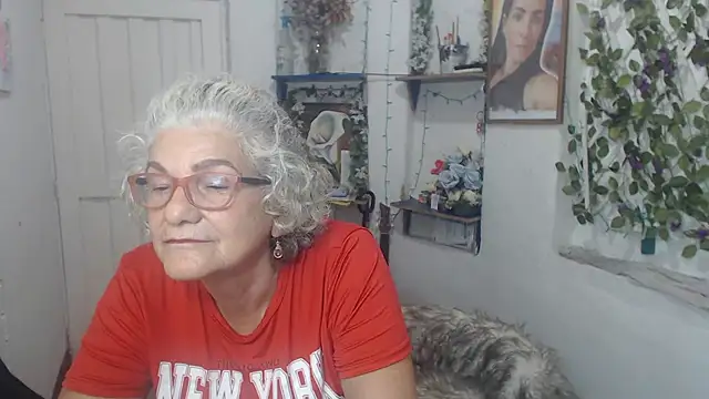 FunnyGrandma live sex cam
