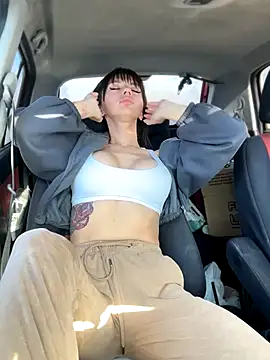 JulliaVegas live sex cam