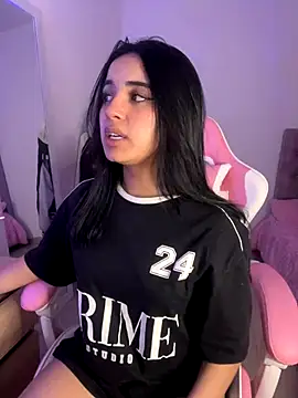 Emily-14 live sex cam