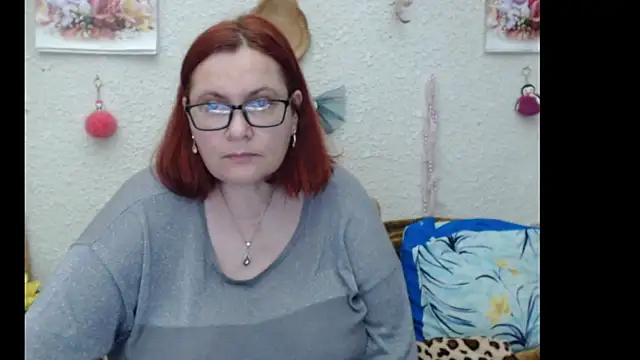 PlayfullMature live sex cam
