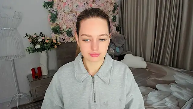 MiracleCurly live sex cam