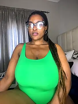 Bustygoddess32 live sex cam