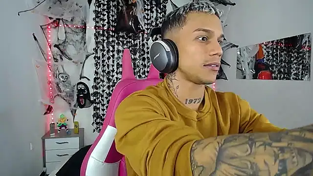 Leonard_Price live sex cam