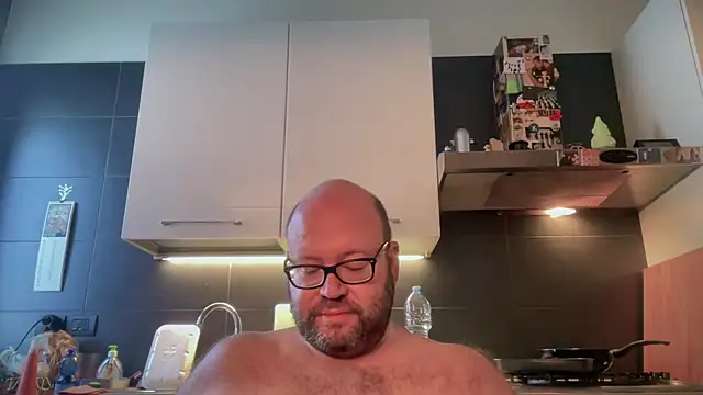 theitalianbear live sex cam