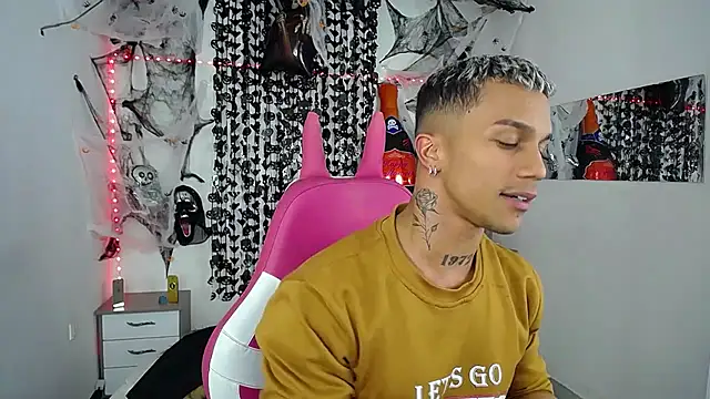 Leonard_Price live sex cam