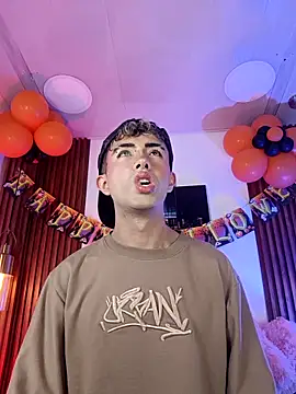 Noah_Xitruxx live sex cam