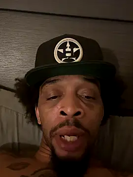 thefreakscomeoutatnight live sex cam