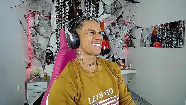 Leonard_Price live sex cam