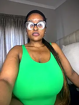 Bustygoddess32 live sex cam