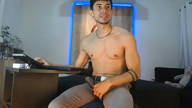 Andrew_4_ live sex cam