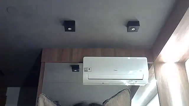 SkinnyKitten live sex cam