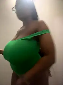 Bustygoddess32 live sex cam