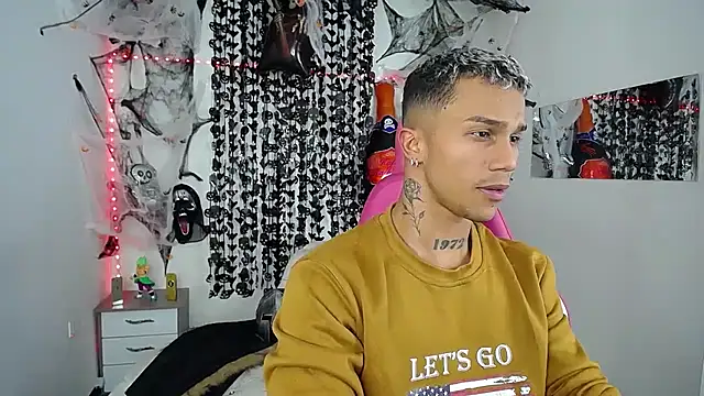 Leonard_Price live sex cam