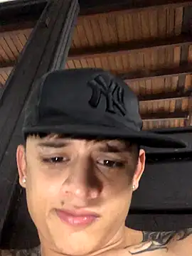 Cute_curious live sex cam