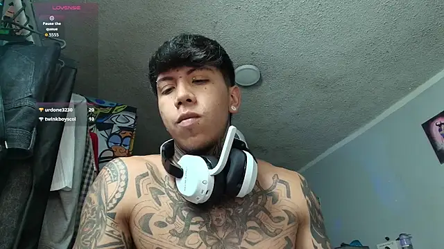 Nickhot0609 live sex cam