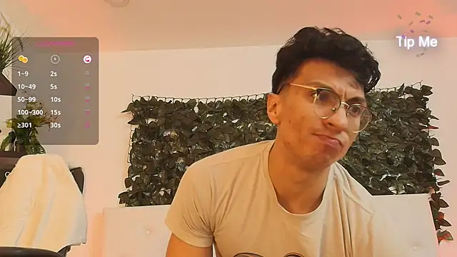 ApoloCruz live sex cam