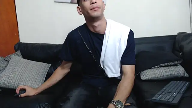 biigjhonny live sex cam