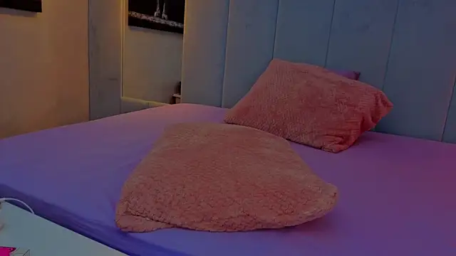 Reina_Cummings live sex cam
