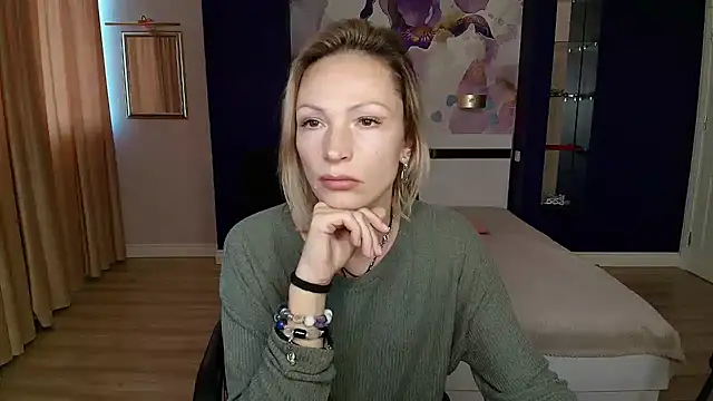 AlinaMoor live sex cam
