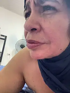 Naughty_mommy live sex cam
