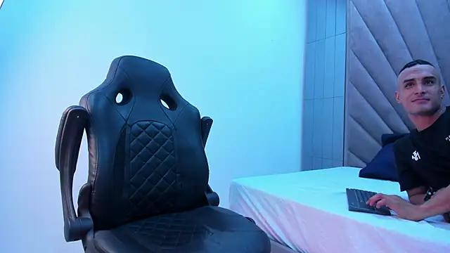 Michael_Blaze live sex cam