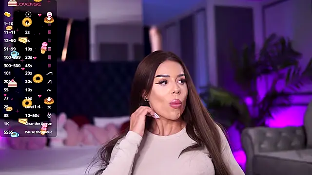 MissKiarra live sex cam