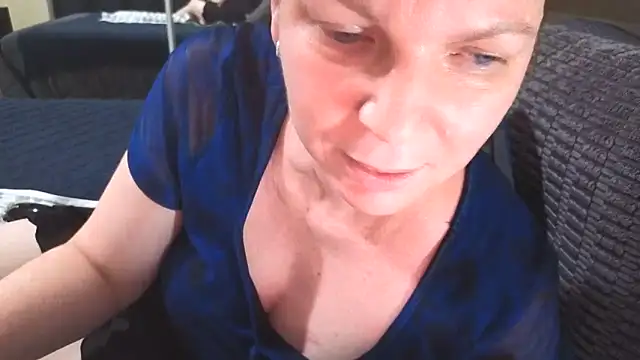 AussieMilf76 live sex cam