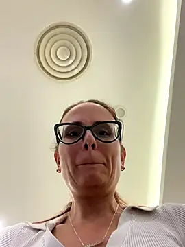 NataKitten live sex cam