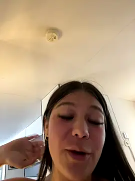 Alyshanon18 live sex cam