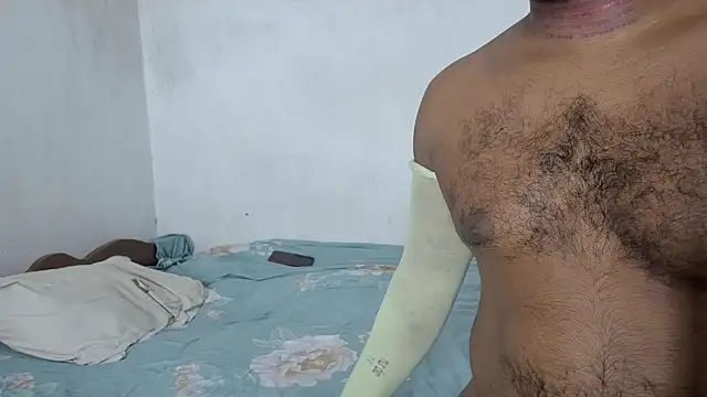 AraNDissNaughtyJolly live sex cam