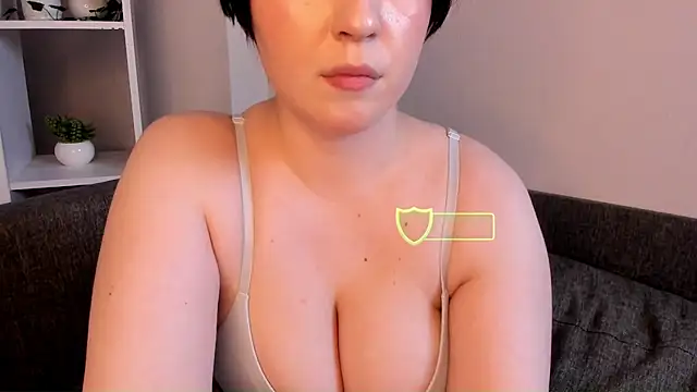 LynBrow live sex cam