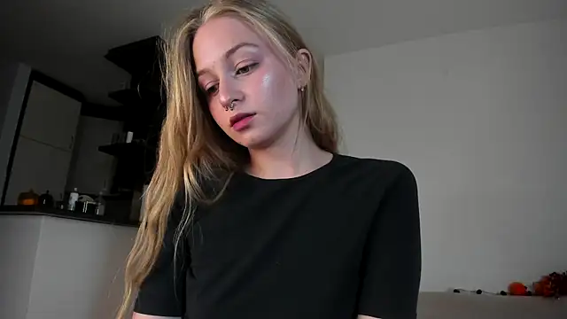 MiaMews live sex cam