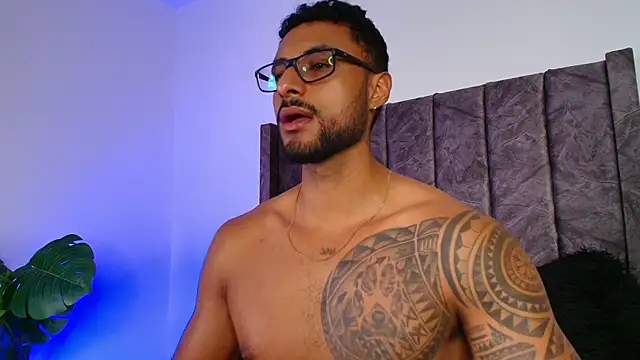 LiamGarcia1 live sex cam