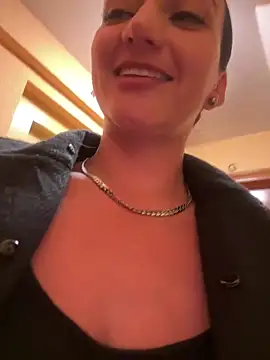 Ninabigtitied live sex cam