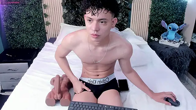 JoseLucian live sex cam