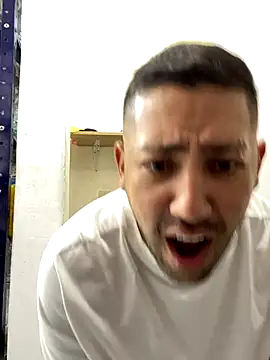 JuanZapata33 live sex cam