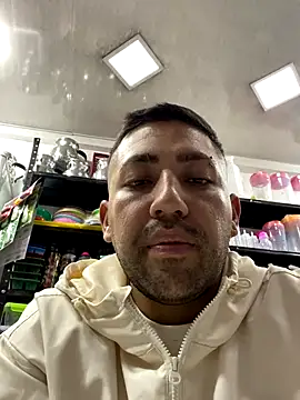 JuanZapata33 live sex cam