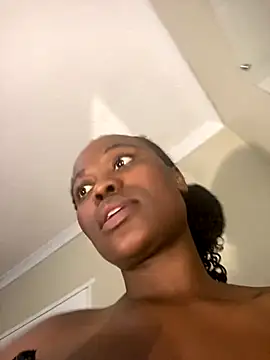 Moonzy77 live sex cam