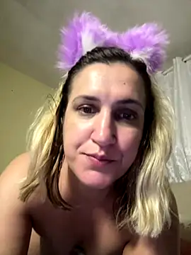 Bia_sexynovaes live sex cam