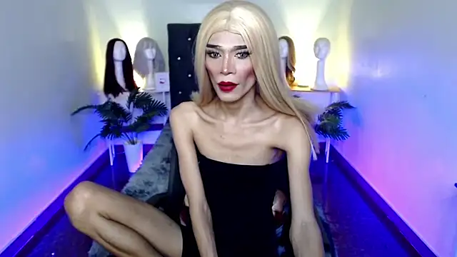 itsmeMonicaloove69 live sex cam