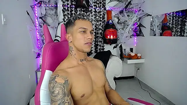 Leonard_Price live sex cam