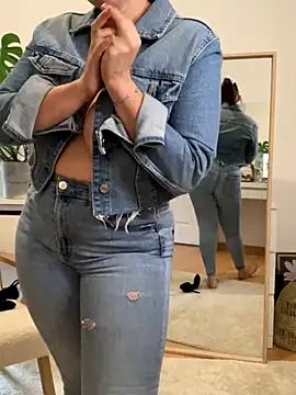 Chloe-taa live sex cam