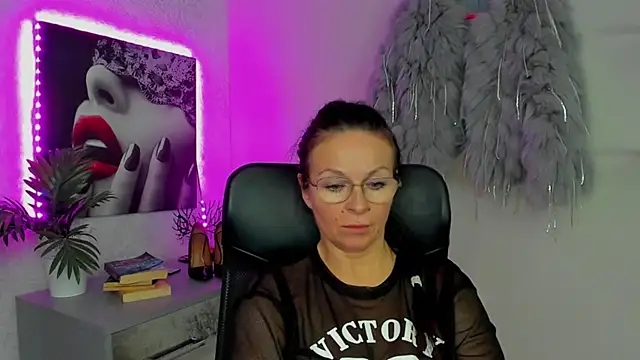 HelenLuxx live sex cam