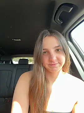 DoriDeluxe66 live sex cam