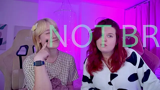 NielletaBlossom live sex cam