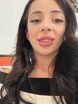 Yesmoree live sex cam