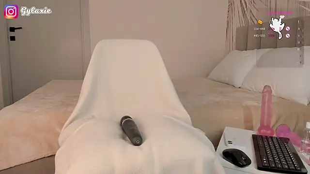 Gylaxie live sex cam